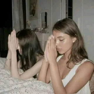 Телеграм стикер 😎 те самые фотки из комов в тик токе ➡️ @Ctikerubot