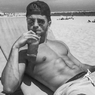 Телеграм стикер 🍹 𝒀𝒖𝒋𝒊 𝒊𝒕𝒂𝒅𝒐𝒓𝒊 𝒕𝒆𝒓𝒂 𝒉𝒆𝒓𝒐