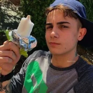 Sticker ⭐️ notri-hariel • @sticbot