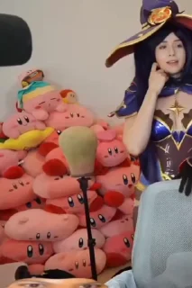 Video sticker 🖤 Pokimane [@Alltjxx]