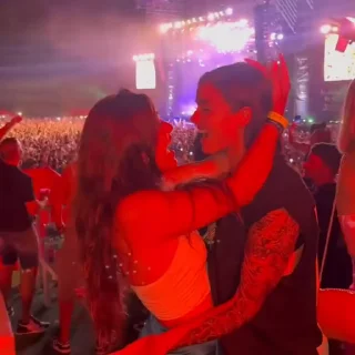 Video sticker 🤍 lesbian couple 💘 @loventaste