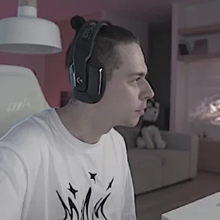 Video sticker 🎧 Движухи :: @fStikBot