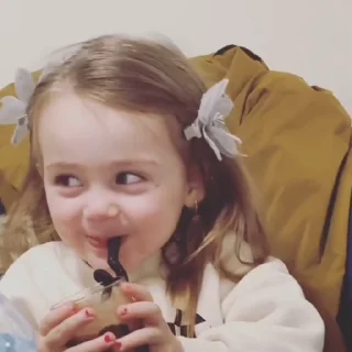 Video sticker 🍼 Golu molu bachi~