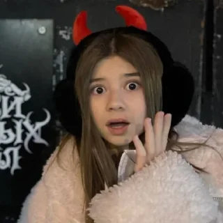 Telegram sticker 😡 МИЛАНА ХАМЕТОВА БОГИНЯ