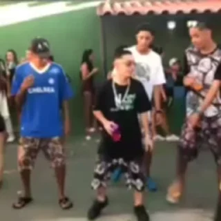 Video sticker 🕺 Eliizinha 2 ❤️🌷 — @stckrRobot