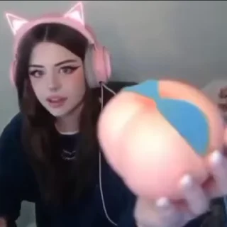 Video sticker 🌟 @QQMZO --19 @FCCKI