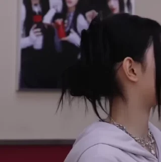 Video sticker 🤔 🤍 :: @fStikBot