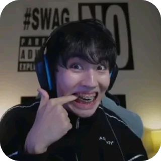 Video sticker 🫥 Аслан))