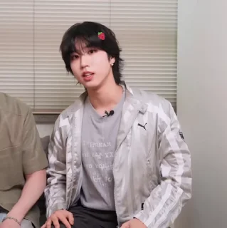 Video sticker 🎧 𝗋𝗈𝗇𝗂    °    @bowtiekiki