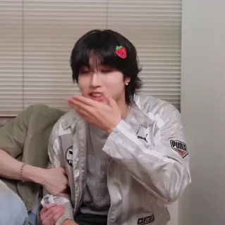 Video sticker 🎧 𝗋𝗈𝗇𝗂    °    @bowtiekiki