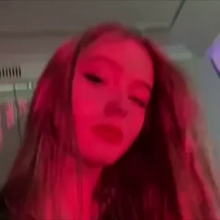 Video sticker 🐳 Girl 10 , @Wallgif