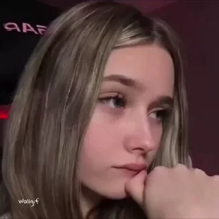 Video sticker 🐳 Girl 10 , @Wallgif