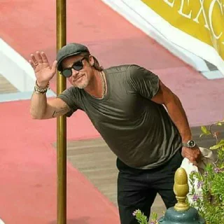 Телеграм стикер ✋ Brad Pitt ¦ @figurinhasWa