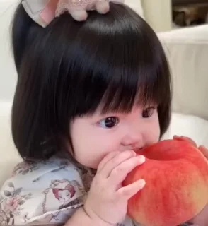 Video sticker 🌟 Cute emoji @MOMIN_C_E_O