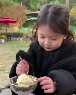 Video sticker 🌟 𝗝𝗼𝘆🍷:: @fStikBot