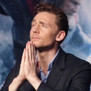 Telegram sticker 🧊 Tom Hiddleston (by @nichieq)