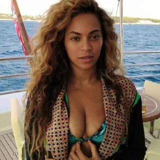 Video sticker 🐝 Bey