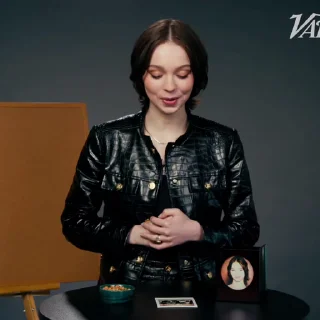 Video sticker 📼 ‌   ‌ ‌  ‌  ‌    ‌‘ 𝖡𝗅𝖺𝖼𝗄 𝖲𝗐𝖺𝗇 旗 @Delenefer  ,