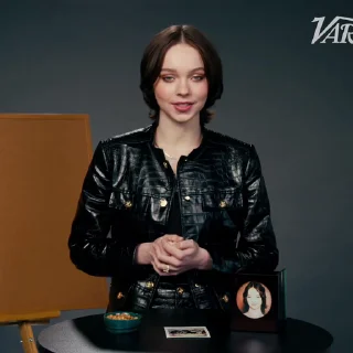 Video sticker 📼 ‌   ‌ ‌  ‌  ‌    ‌‘ 𝖡𝗅𝖺𝖼𝗄 𝖲𝗐𝖺𝗇 旗 @Delenefer  ,