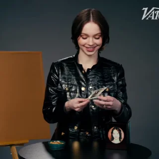 Video sticker 📼 ‌   ‌ ‌  ‌  ‌    ‌‘ 𝖡𝗅𝖺𝖼𝗄 𝖲𝗐𝖺𝗇 旗 @Delenefer  ,