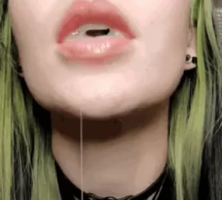 Video sticker 🖤 TRAHspit @Levyurgen