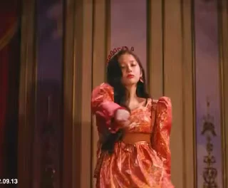 Video sticker 🧨 사슴상그자체 걸어다니는프랑스인형 엔믹스의 설윤티콘