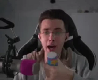 Video sticker 🎉 екарный бабай :: @fStikBot