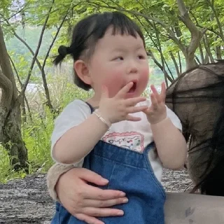 Sticker 🫢 小孩表情包点击 @shayudidibiaoqing