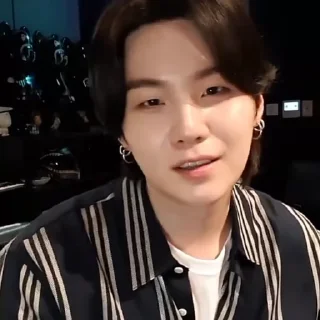 Video sticker 💋 𝘆𝗼𝗼𝗻𝗴𝗶 [ @helpjki ]