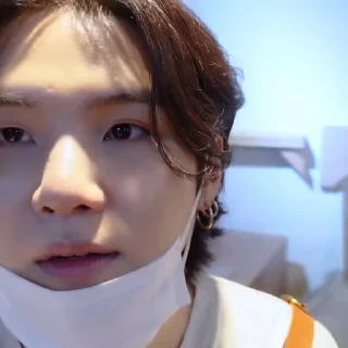 Video sticker 💋 𝘆𝗼𝗼𝗻𝗴𝗶 [ @helpjki ]