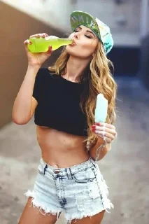 Video sticker 😝 smokingtati :: @fStikBot
