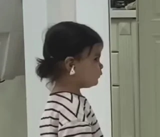 Video sticker 😕 Cutiee