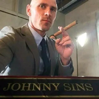 Video sticker 🚬 @stickerplus9
Porn stars