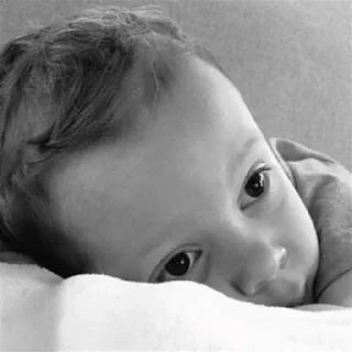 Telegram sticker 🚺 دانتي عمكم😹✌🏽