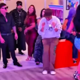 Video sticker 🙂 Únete al grupo —> @teamalofoke