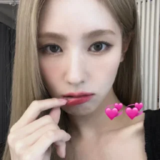Telegram sticker 💋 my gf @CM1YE0N