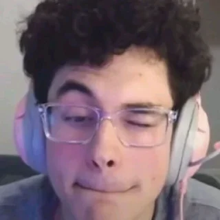 Телеграм стикер 🧐 GDdash