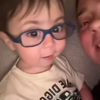 Video sticker 🤱 Pingoli 🍓 @pinoolia