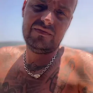 Video sticker ✊ NE PRADA @bugatti_music_label