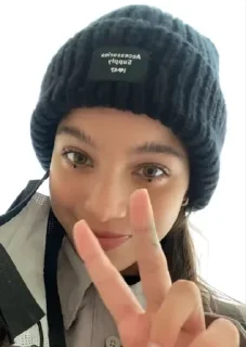 Video sticker ✌️ Emilia by alanitagluteos :: @fStikBot