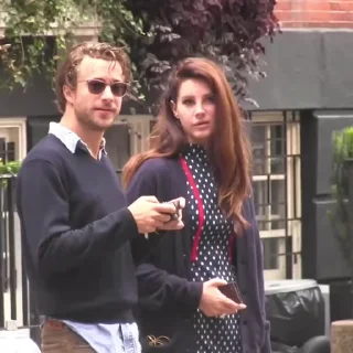 Video sticker 🩶 ২ Lana Del Rey
⌈@iStickerLand⌋