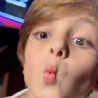 Video sticker ❤ @YYKKYY @t90bot @dtdttd