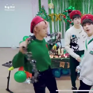 Video sticker 💃 TXT [@TXTir5]