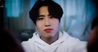 Video sticker 😘 стрэй киссс :: @fStikBot