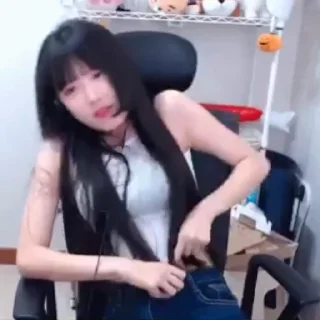 Video sticker 😍 裸聊/定制/举牌/原味 @yinger18