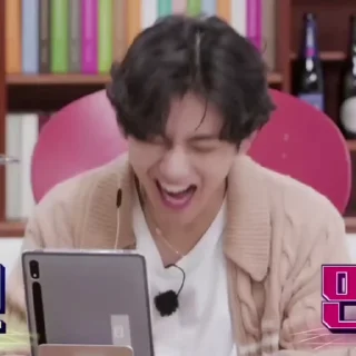 Video sticker 🦜 TAEHYUNG by @aratickers