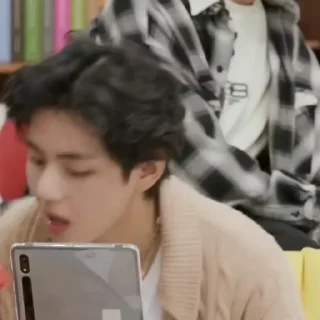 Video sticker 🦜 TAEHYUNG by @aratickers