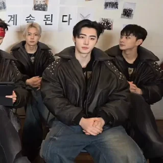 Video sticker 🤩 live 🤍 @OffParkHoon