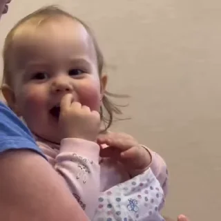 Video sticker 😅 ✿• R ɒ|ɘiᴎɒᗡ