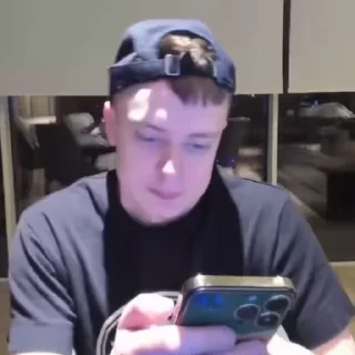 Video sticker 😁 ЖМИ 👉 @rikkifull @WeStickerbot